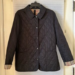 Burberry excellent condition lightweight quilted coat snap closure
